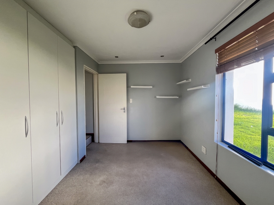 To Let 5 Bedroom Property for Rent in Paradise Beach Western Cape